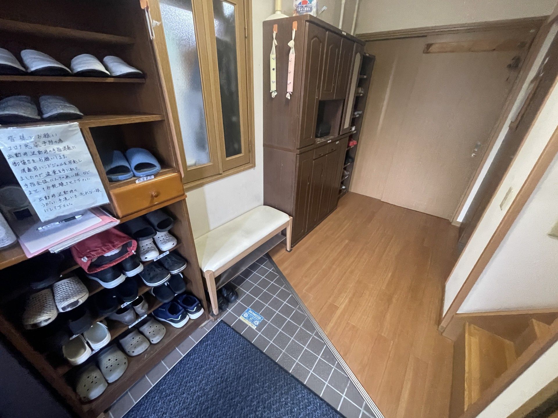 靴が並ぶ玄関スペース