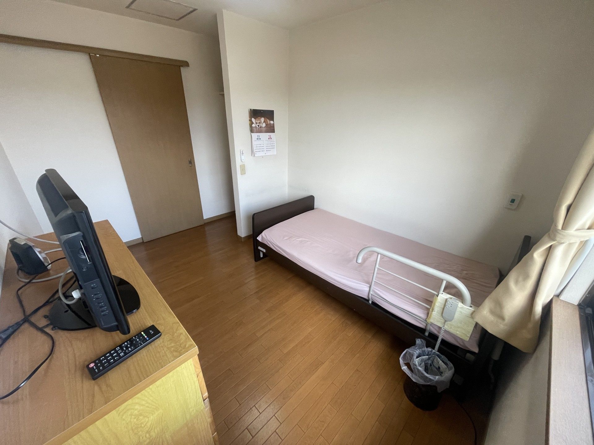 シンプルな個室の様子