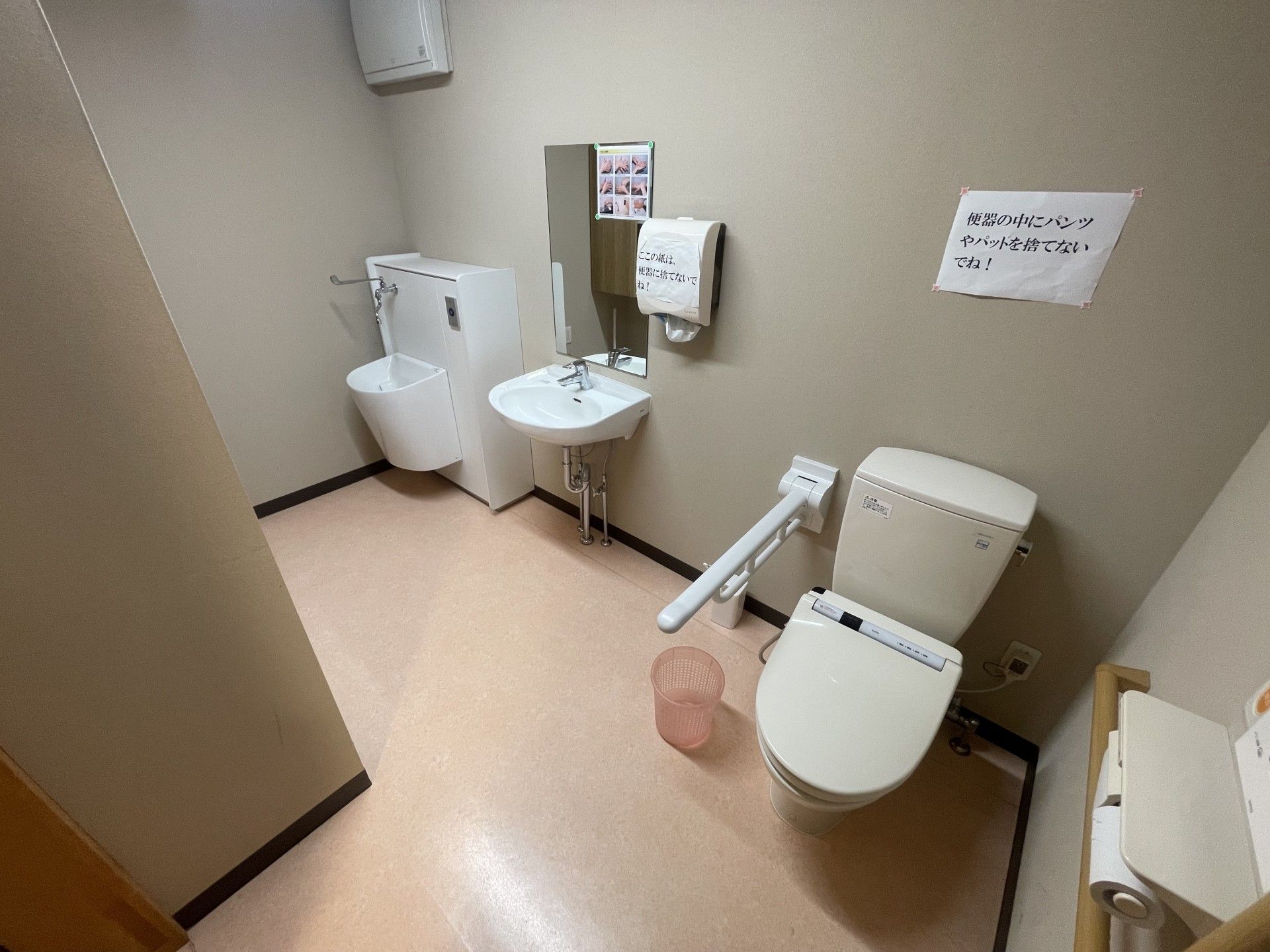 広々としたトイレ