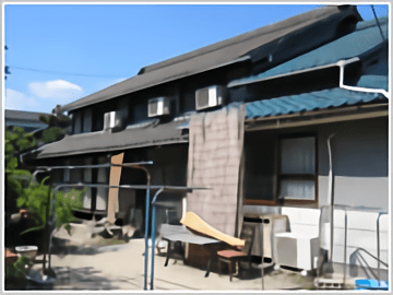庭のある建物の外観