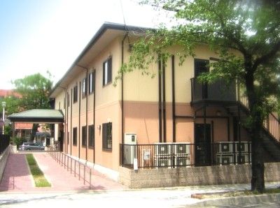 ゆったりとした建物の外観