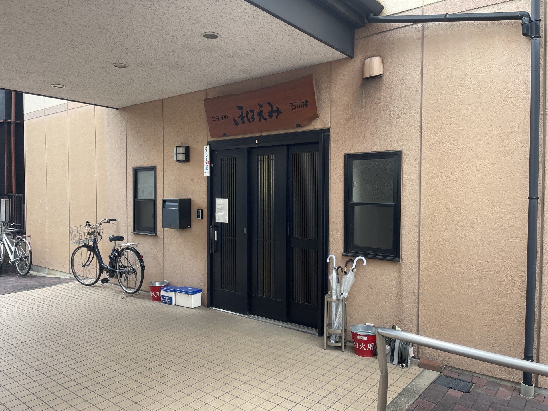 エントランスの外観