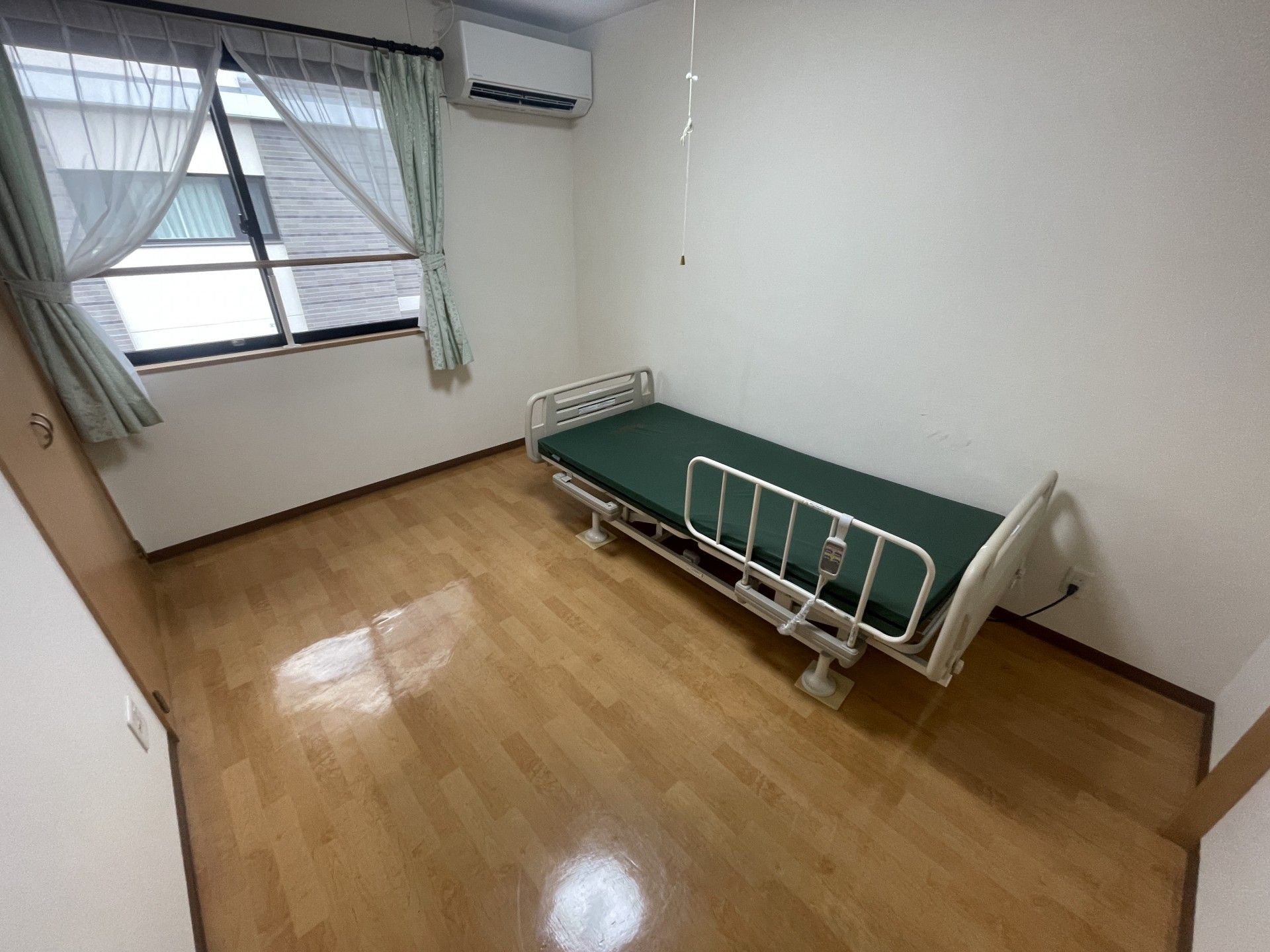 シンプルな個室の様子