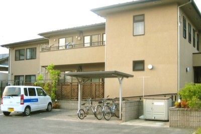 ゆったりとした玄関前