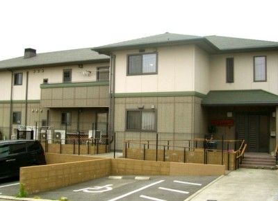 ゆったりとした外観の建物