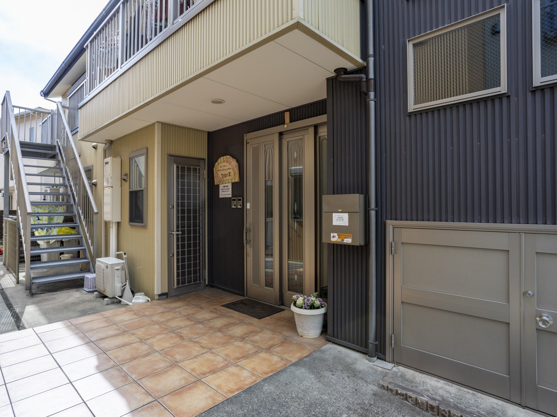 エントランスの外観