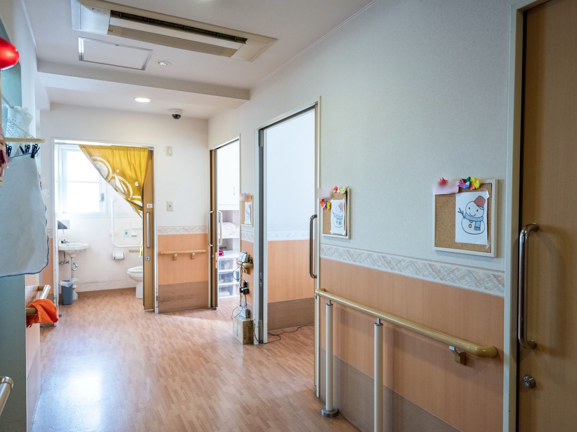 施設内はバリアフリー構造になっており、自由に移動することができる。自立した生活を送ることで、健康維持につなげている。