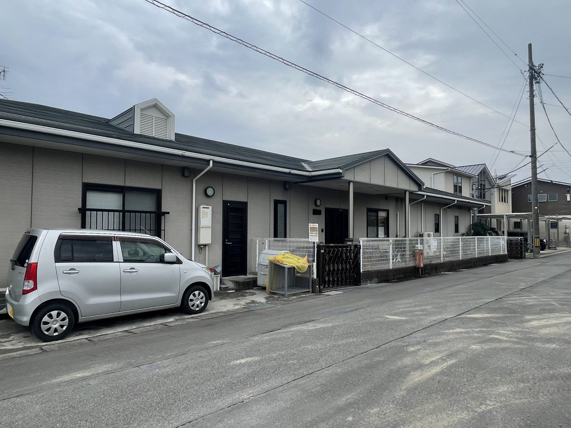 ゆったりとした外観の建物