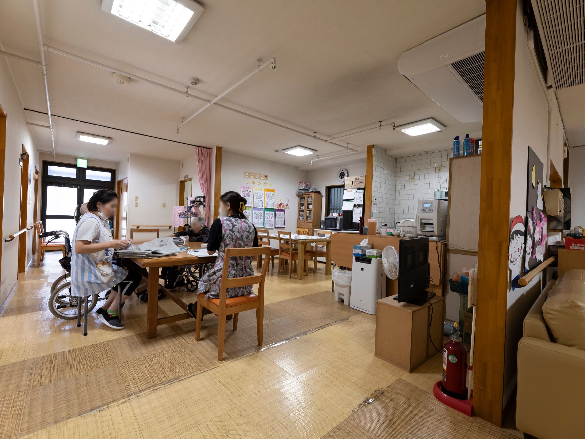 レクリエーションをしている様子の共有スペース