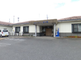 介護施設の外観と駐車場