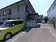 介護施設の外観と駐車場