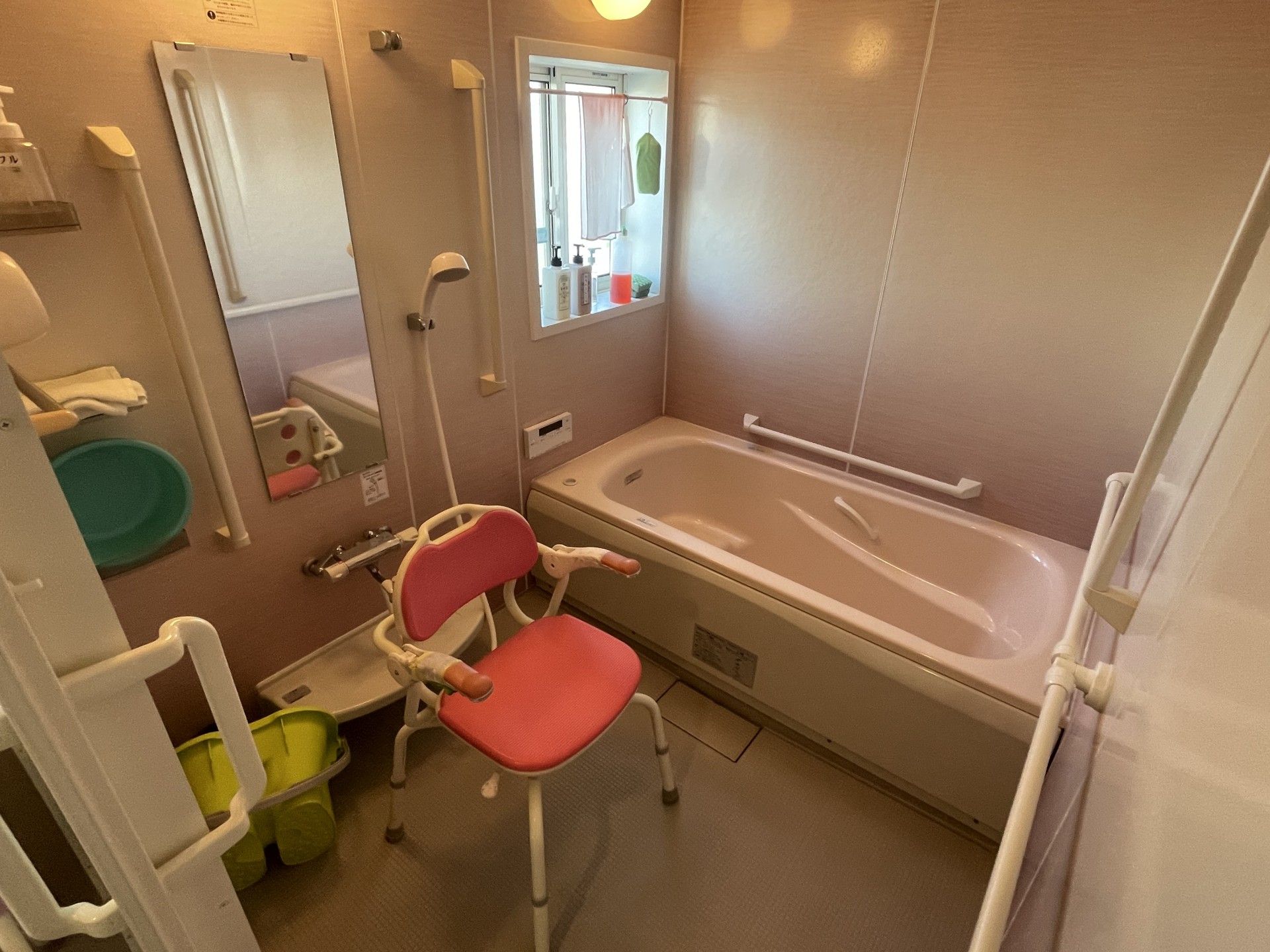 安全な入浴設備の浴室