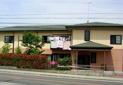 ゆったりとした外観の建物