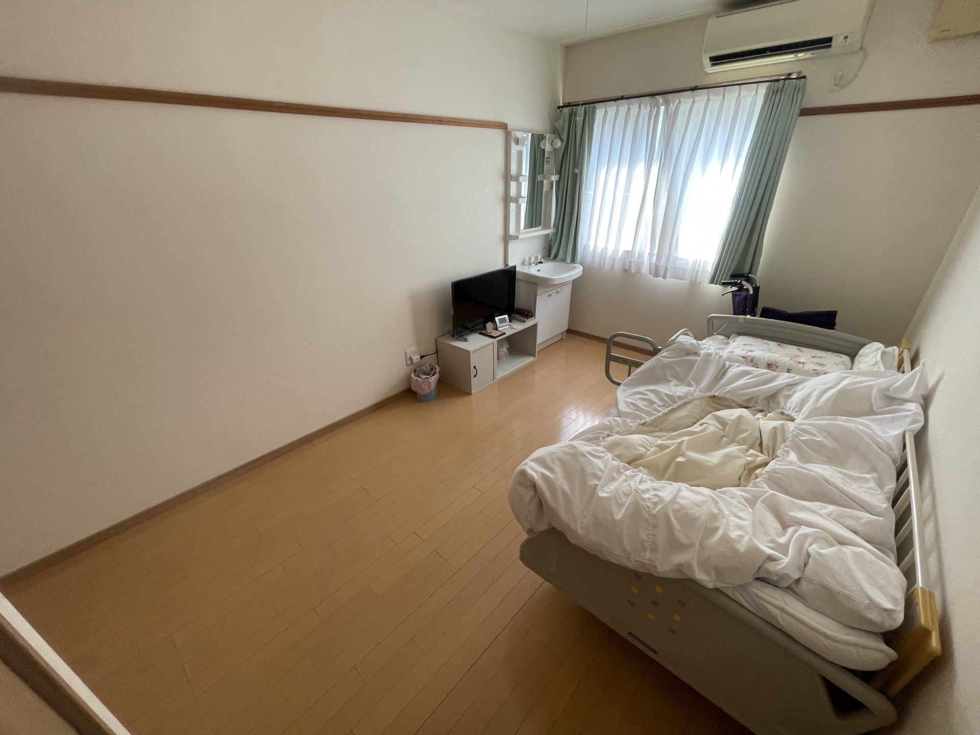 シンプルな個室の様子