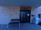 広々としたエントランスの外観