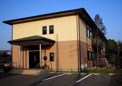 ゆったりとした入口の建物