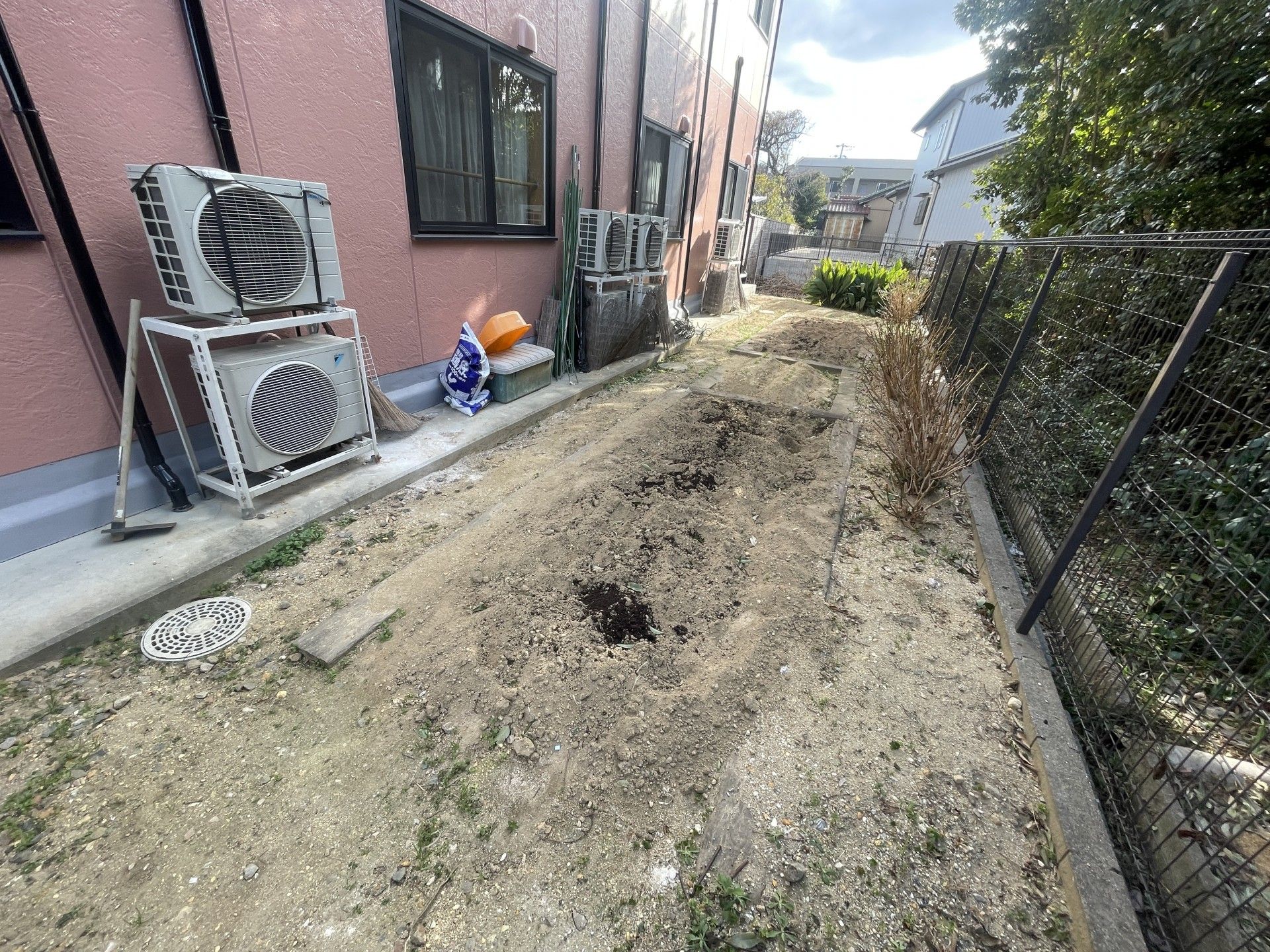 建物裏の庭スペース