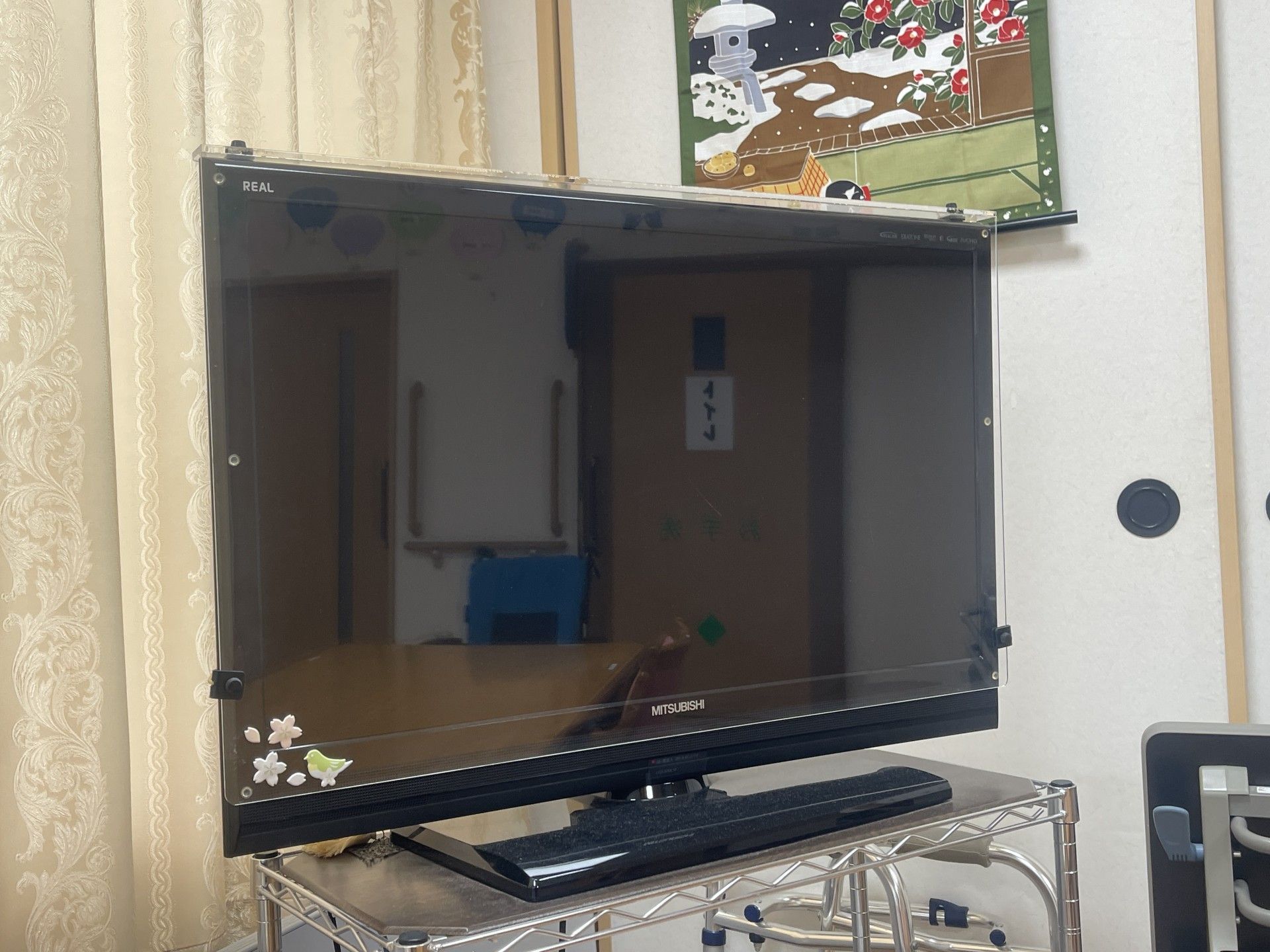 テレビと和風の装飾