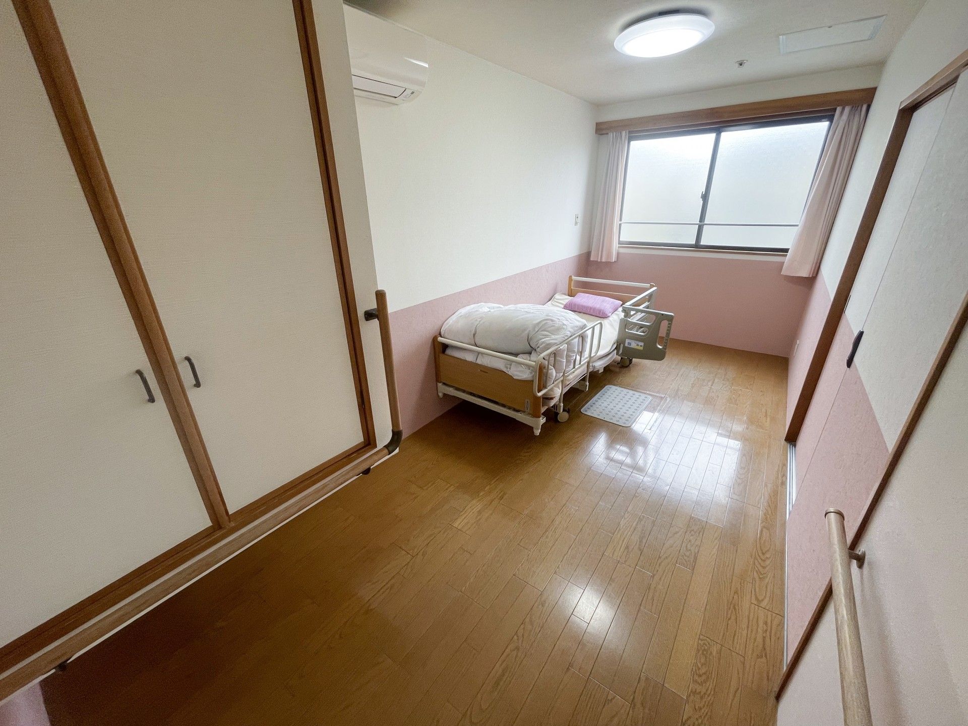 落ち着いた個室の様子
