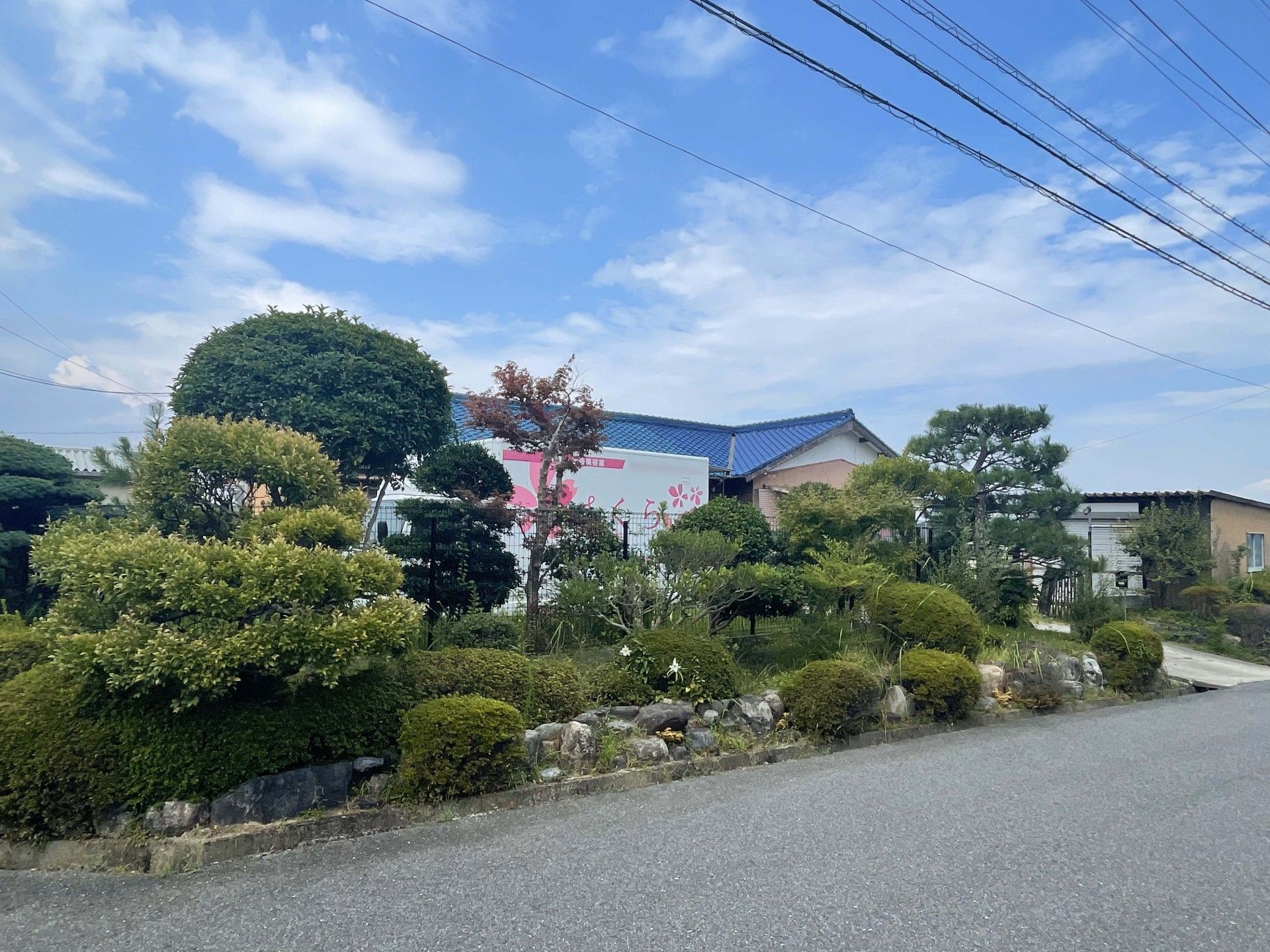 緑の多い施設周り