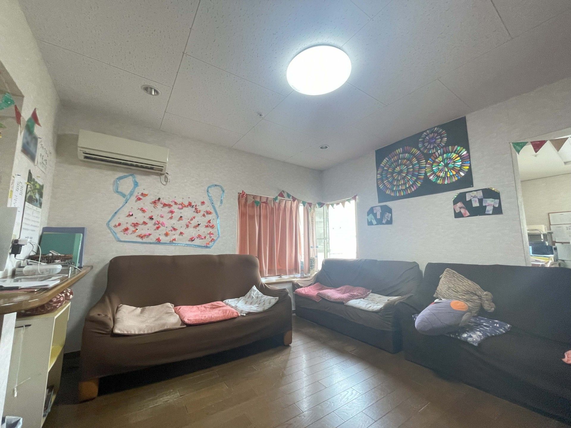 ソファーのある休憩室