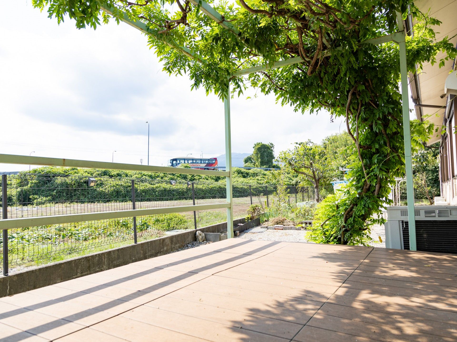 緑豊かなテラス風景