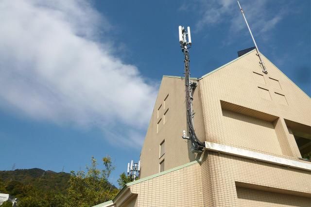 自然に囲まれた建物外観