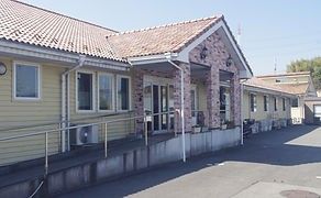 ゆったりとした施設の外観