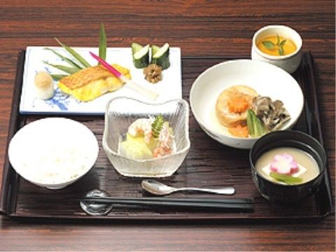 グランクレール成城ケアレジデンスの食事。栄養バランスの整った美味しいお食事を毎日出来たてでご提供しております。