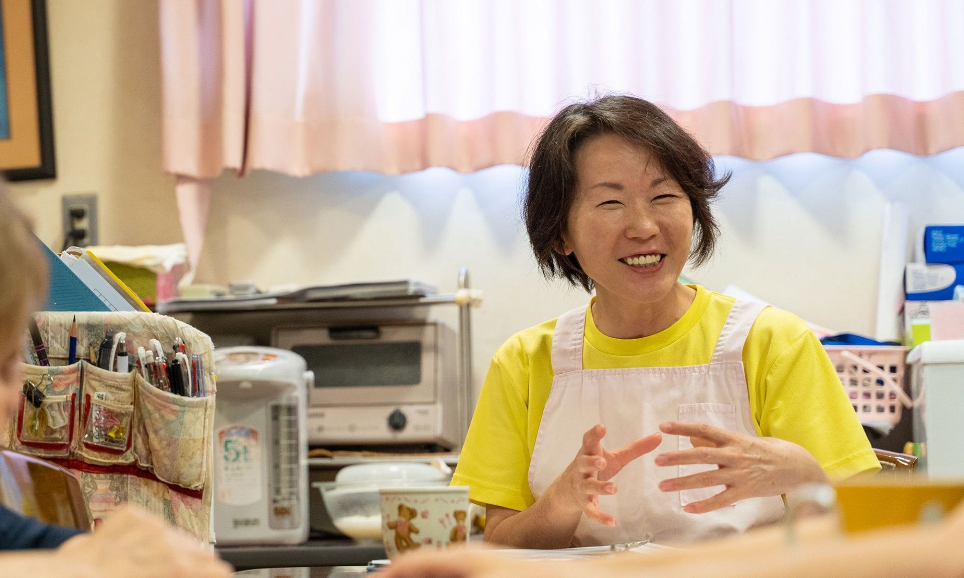 笑顔のスタッフと居室