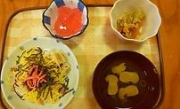 彩り豊かな食事の一例
