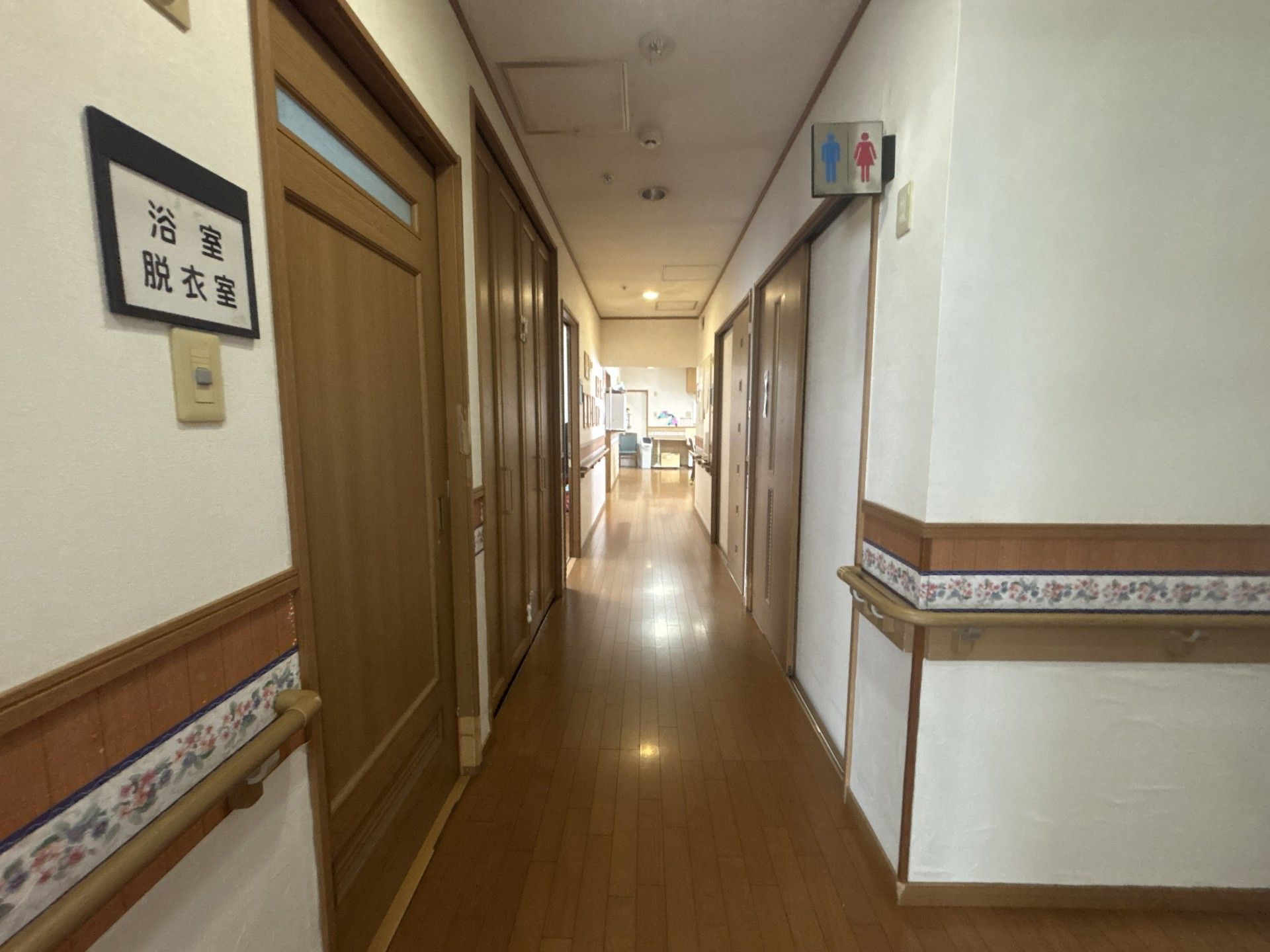 廊下と浴室の入口