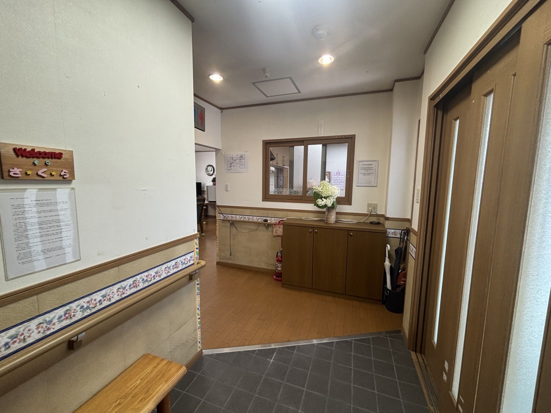 温かみのある玄関スペース