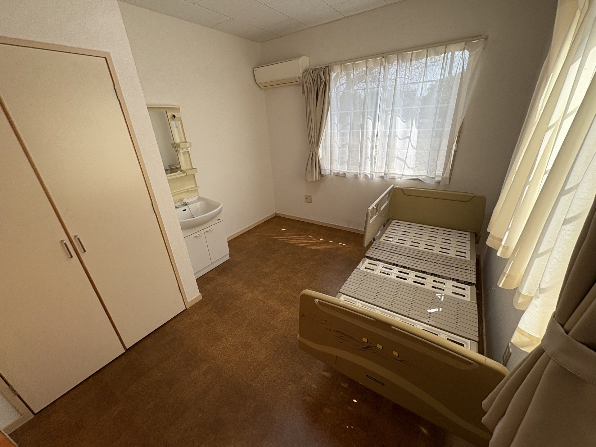 日差しが差し込む居室