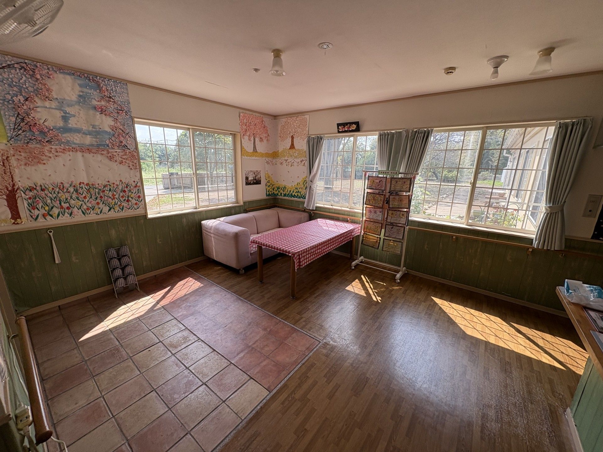 日差しが差し込む部屋