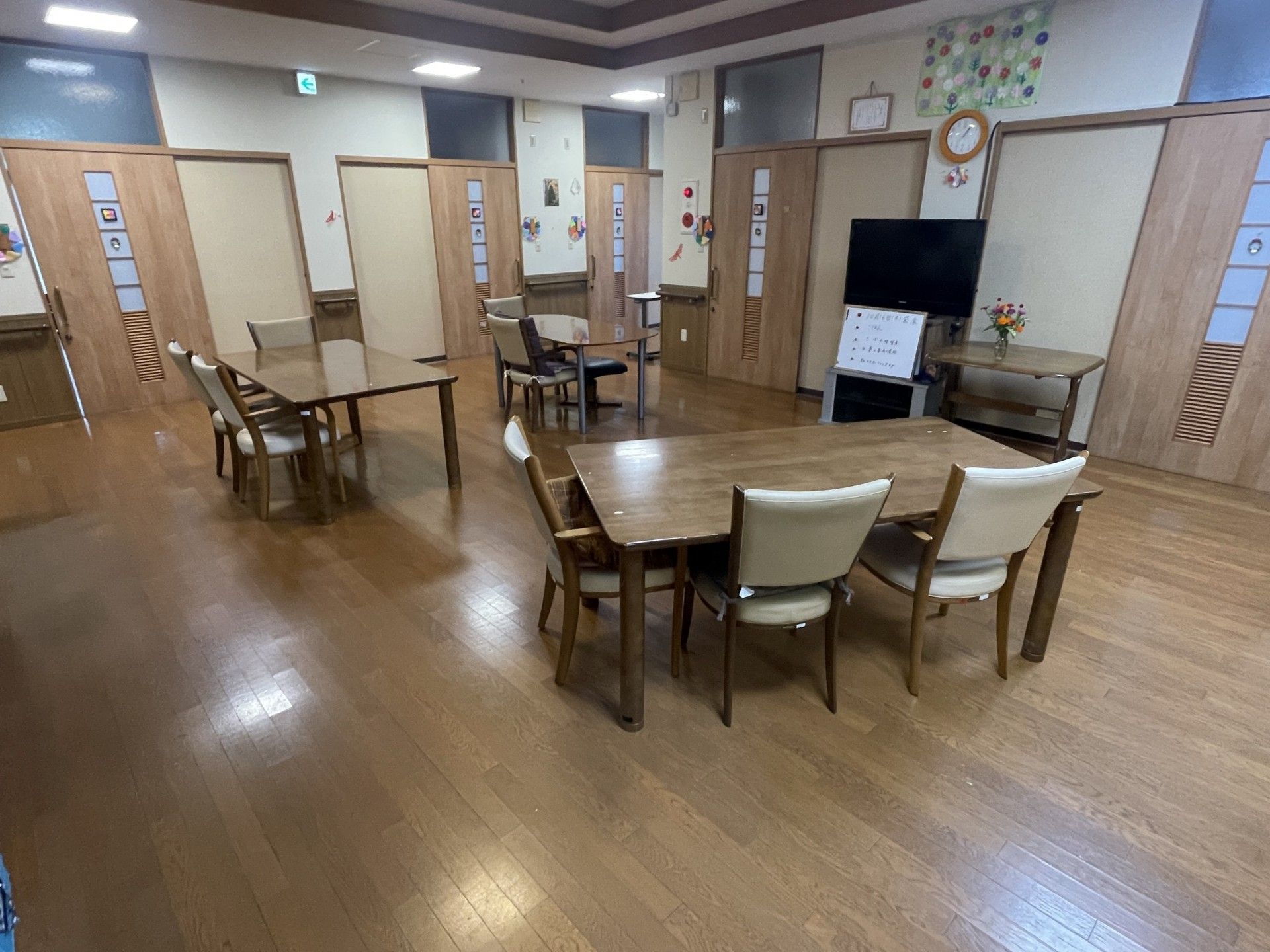 落ち着いた雰囲気の共有スペース