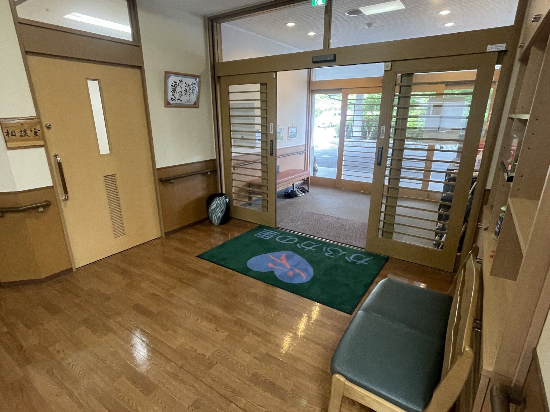 広い玄関の様子