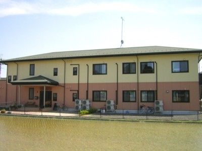 ゆったりとした外観の建物