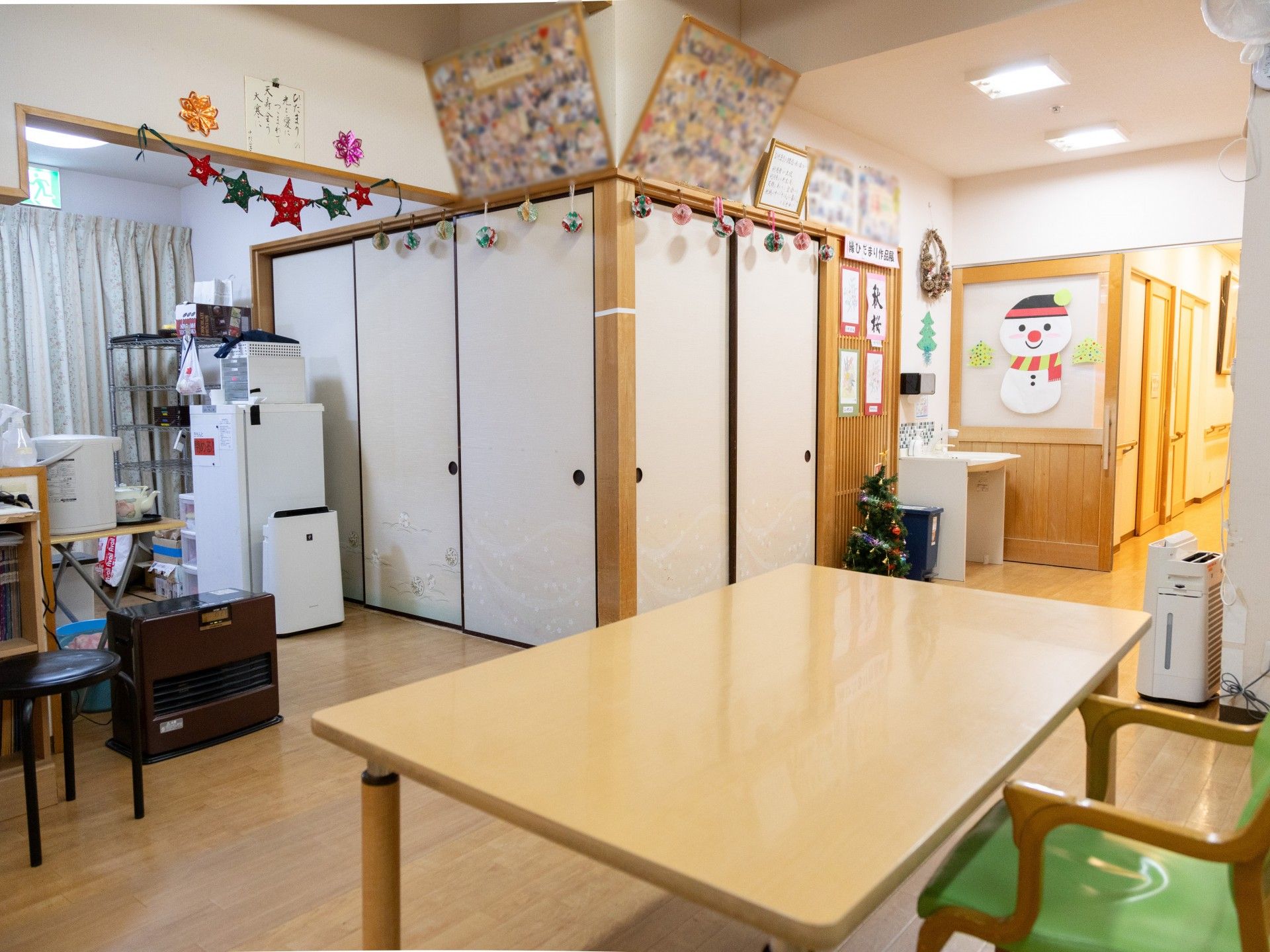 飾り付けが施された部屋