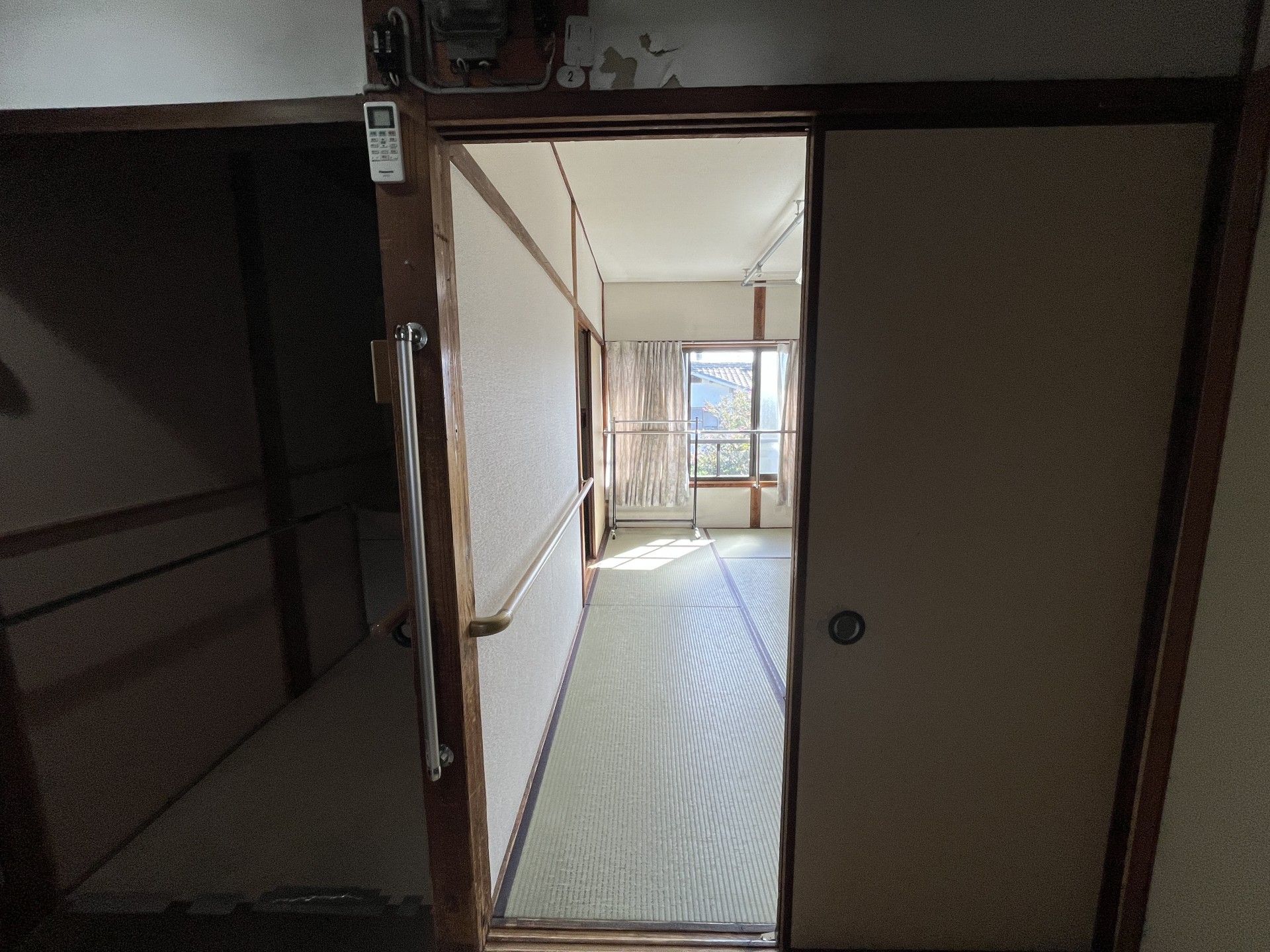 和室の明るい廊下