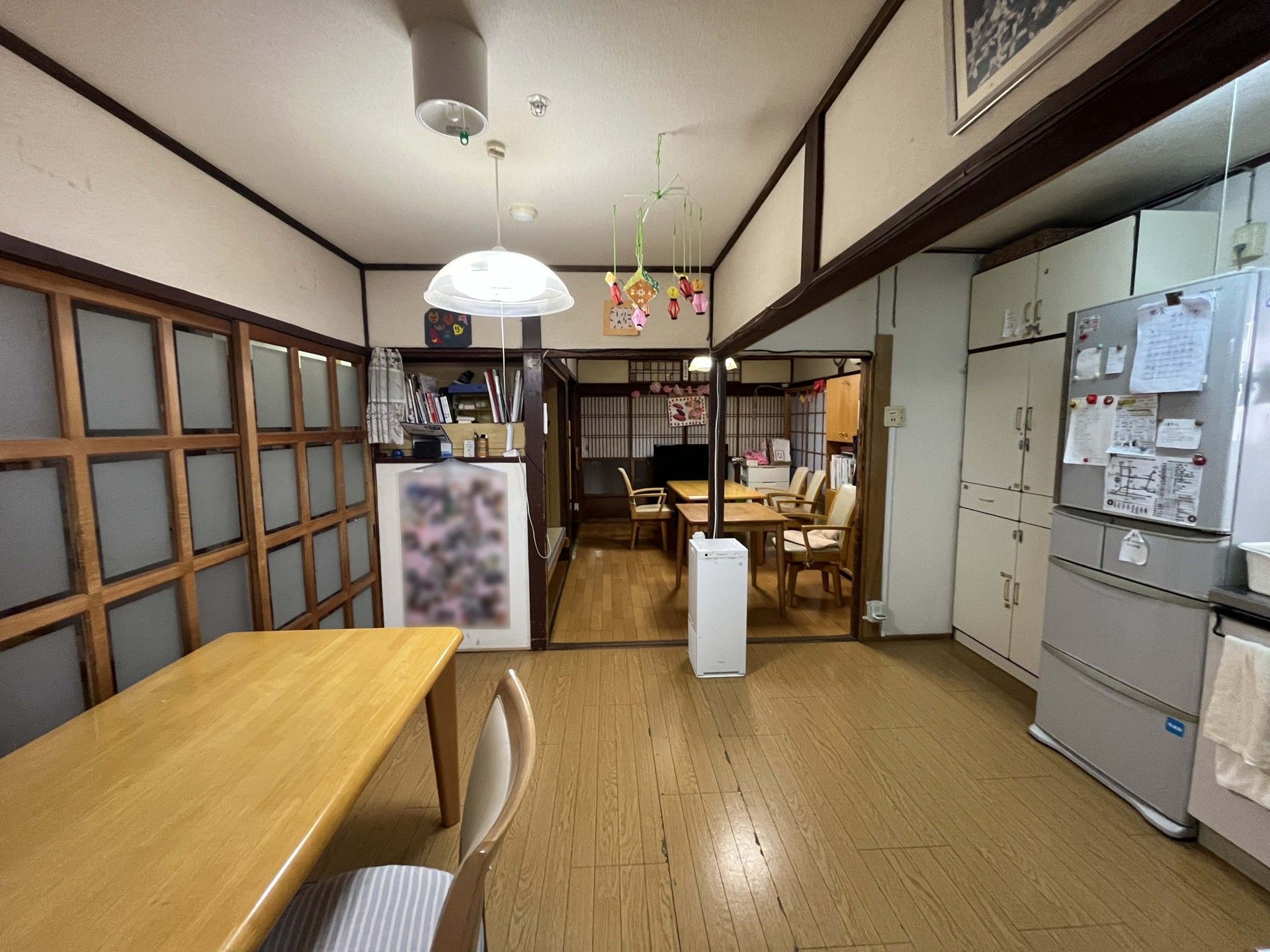 落ち着いた雰囲気の食卓