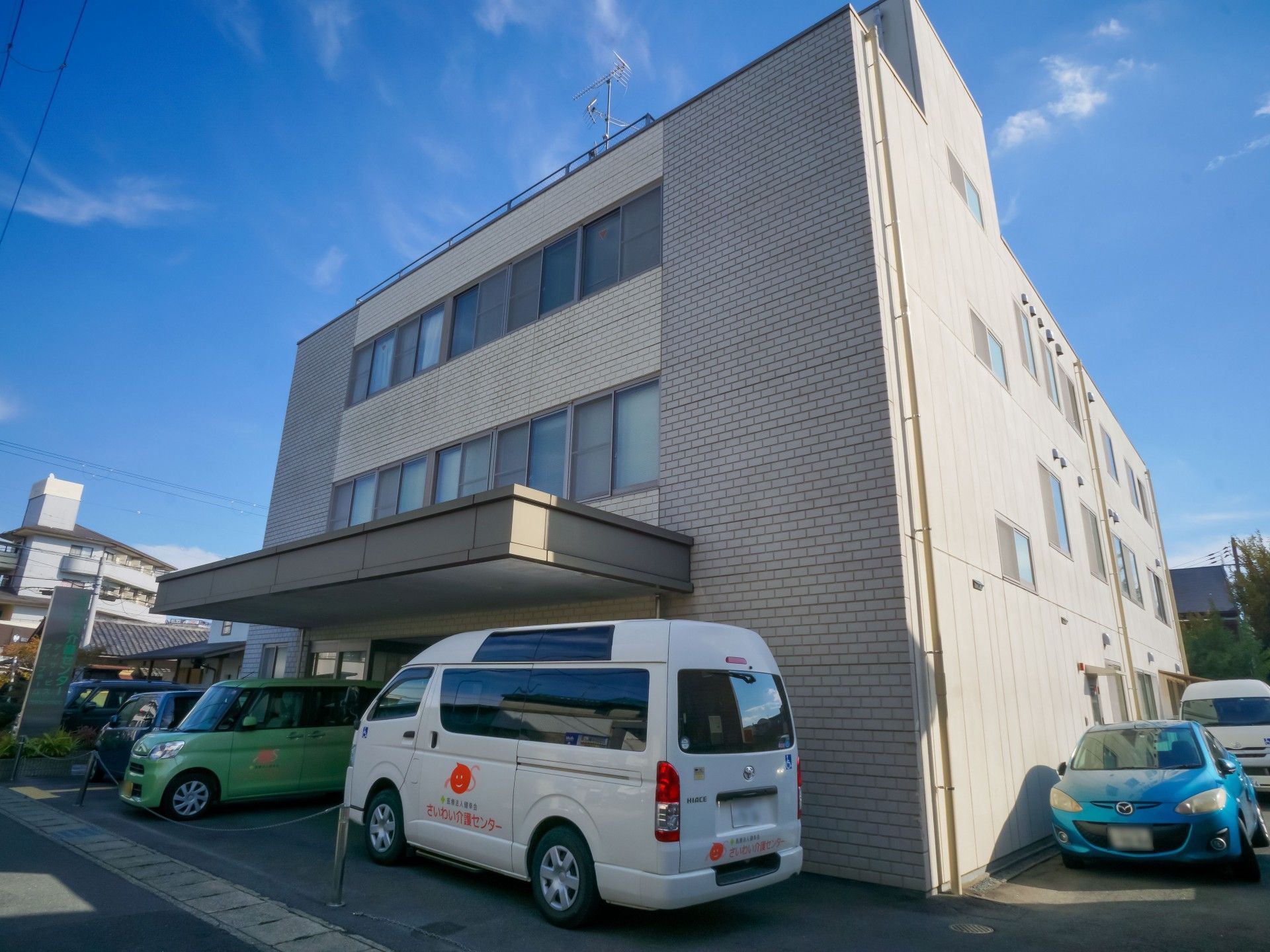 4階建ての建物
