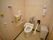 大きめのゴミ箱がトイレ横に置かれている