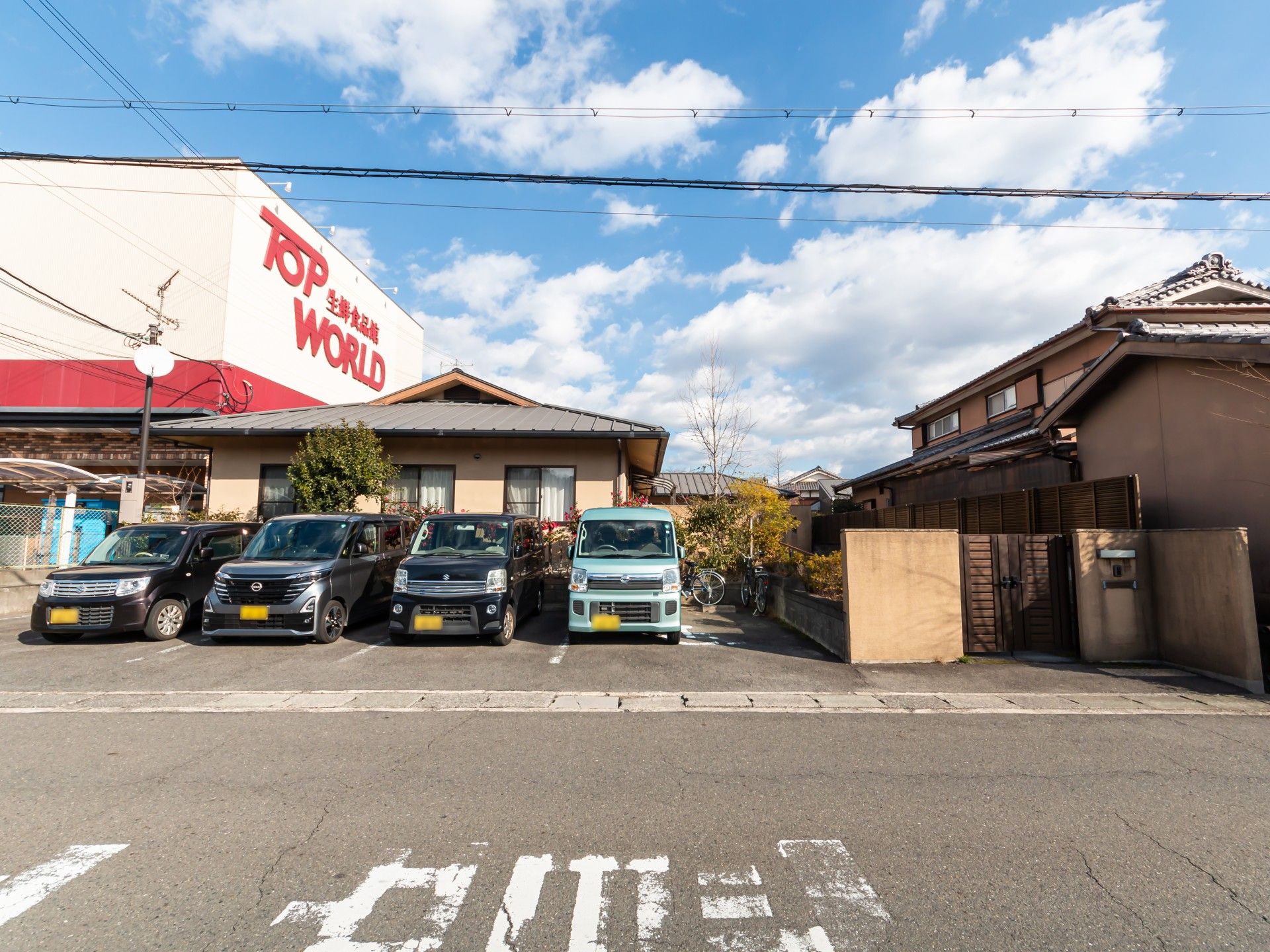 駐車場のある建物