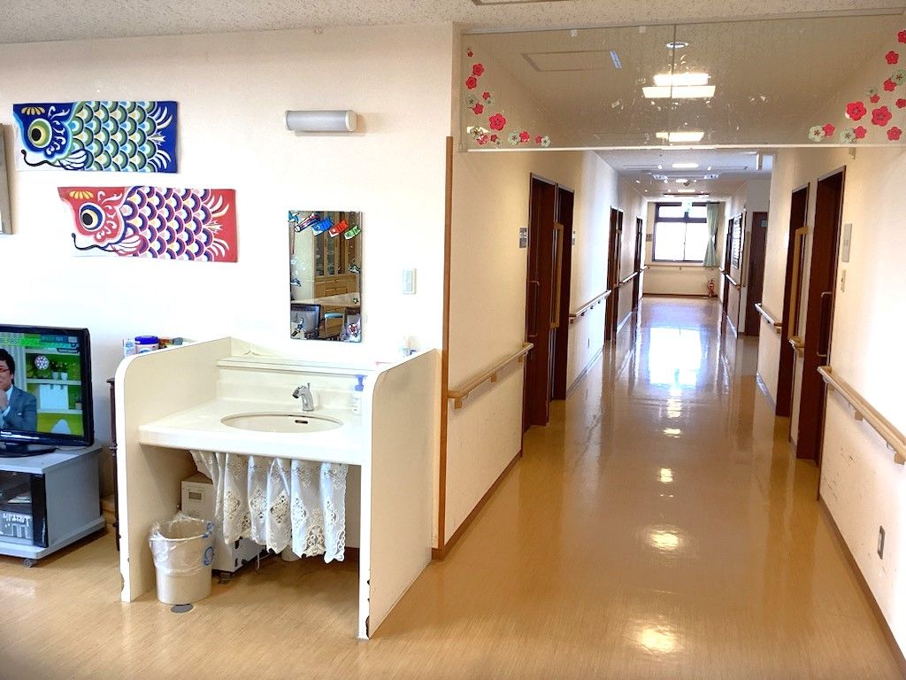 清潔感ある広々廊下