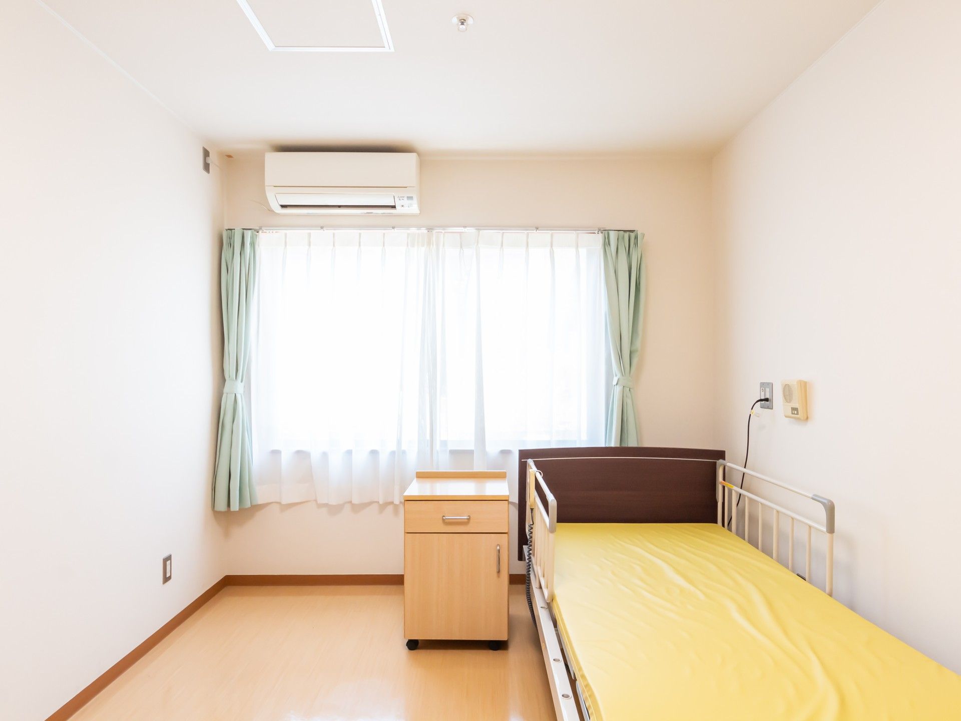 快適な個室の寝室