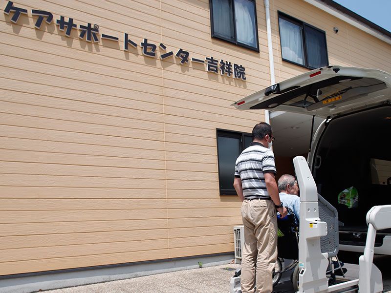 車いす利用者の乗降支援シーン