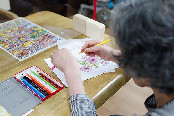創作活動を楽しむ様子