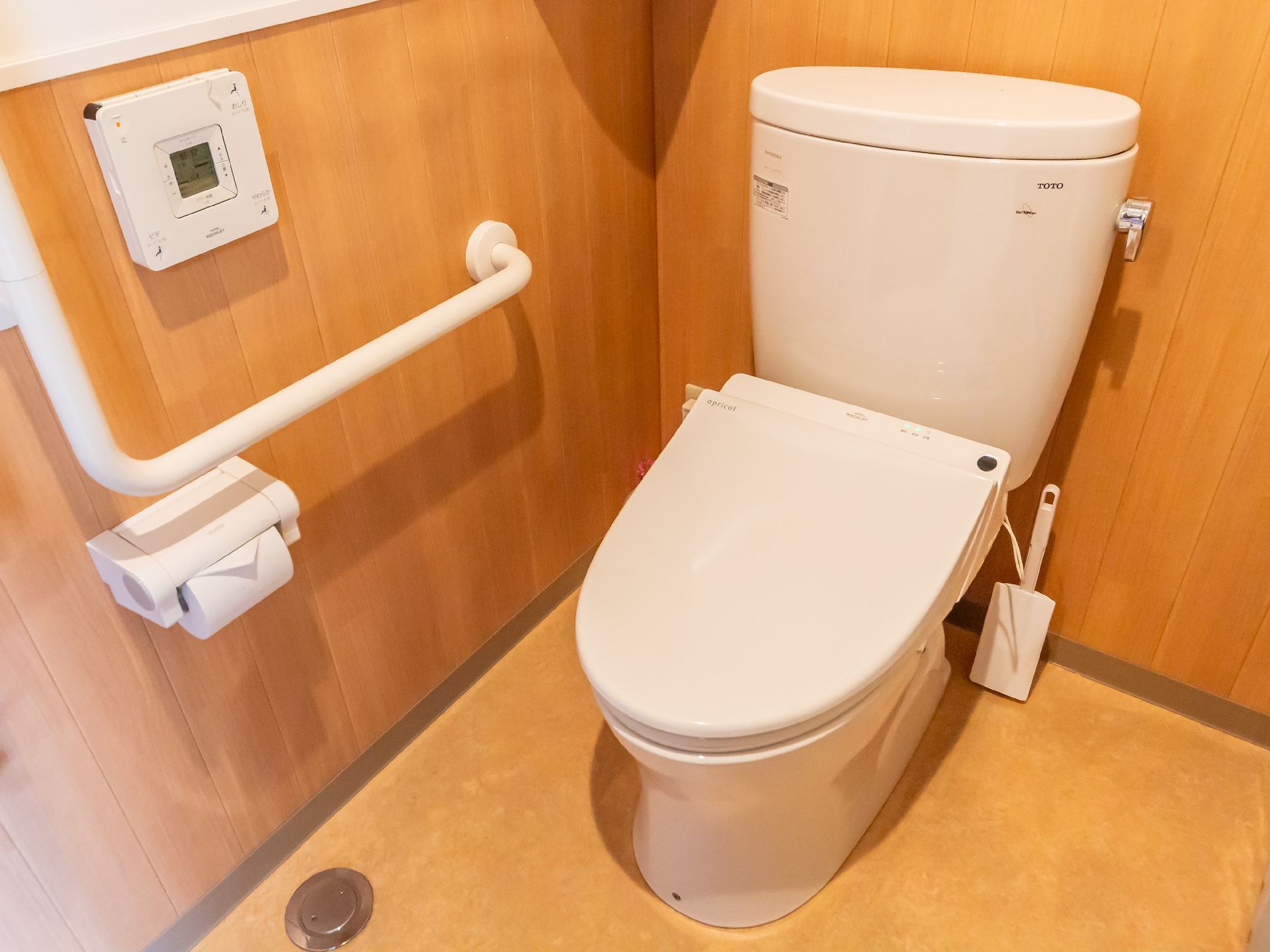 手すりを設置したトイレ