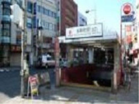 施設付近には地下鉄が通っており、来訪者様が施設を訪れる際には車のほかに、こちらからもアクセスすることが可能である。